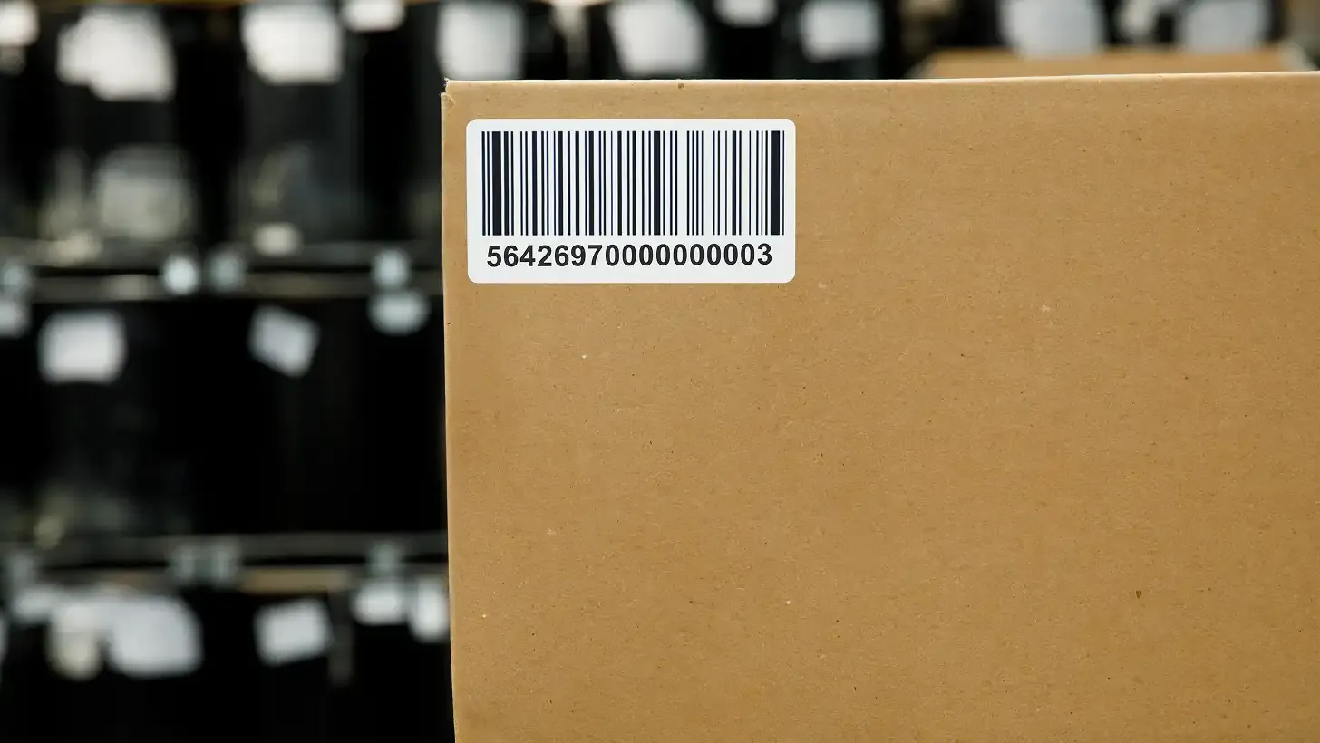 1D barcode LPN labels being scanned in warehouse environment