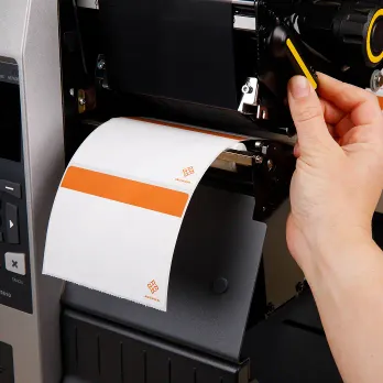 Hand applying custom thermal label from thermal transfer printer
